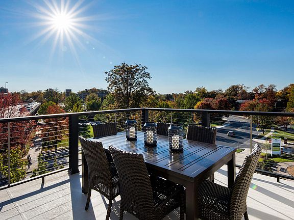 Outdoor entertainment space on an upper-level terrace