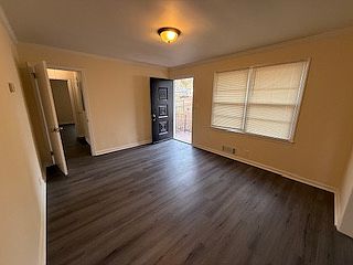4th image of 1319 Greenview Dr