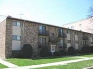 1243 Brown St APT 1D, Des Plaines, IL 60016