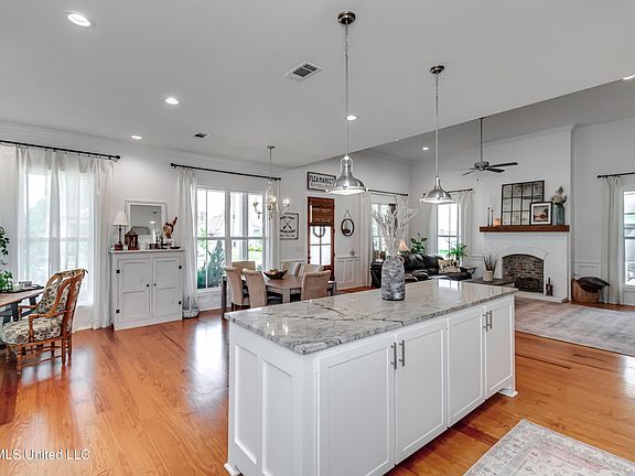4th image of 1002 Crepe Myrtle Dr
