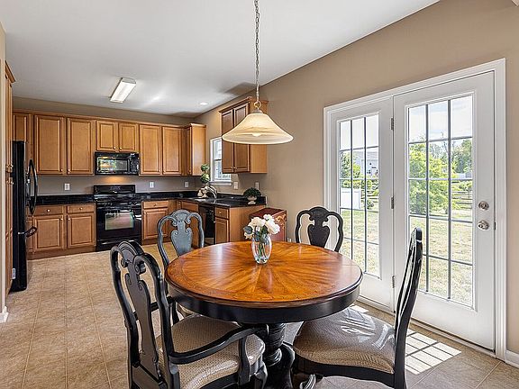 Eat-in Kitchen