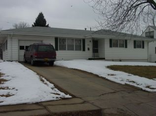 8203 Decatur St, Omaha, NE 68114