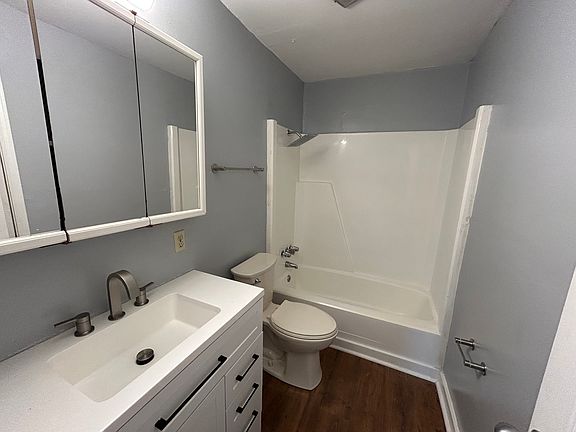 2nd image of 2524 Hawthorne Ave