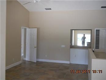 4th image of 7014 Edgeworth Dr