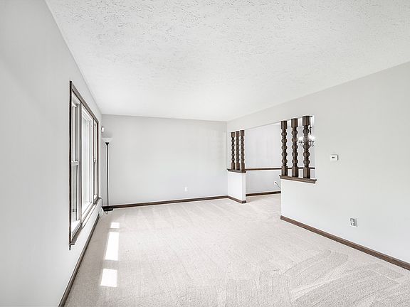4th image of 6460 Derwyn Ct