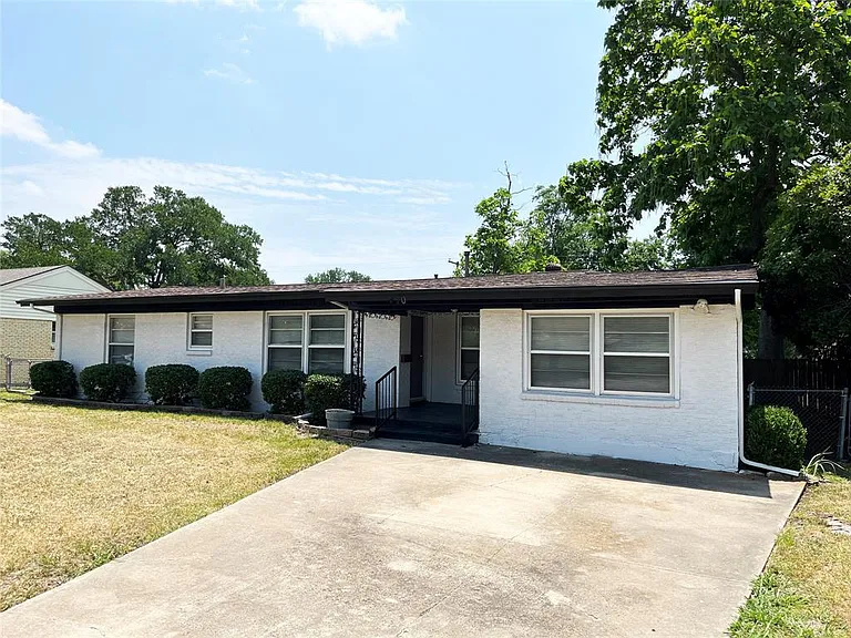 470 Highland Blvd — Photo 14