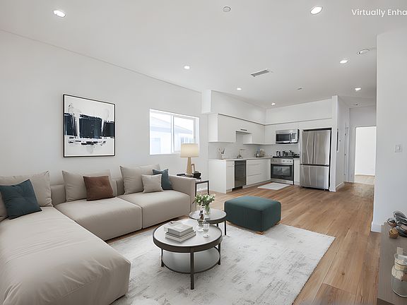 3rd image of 956 N Kingsley Dr #1/4