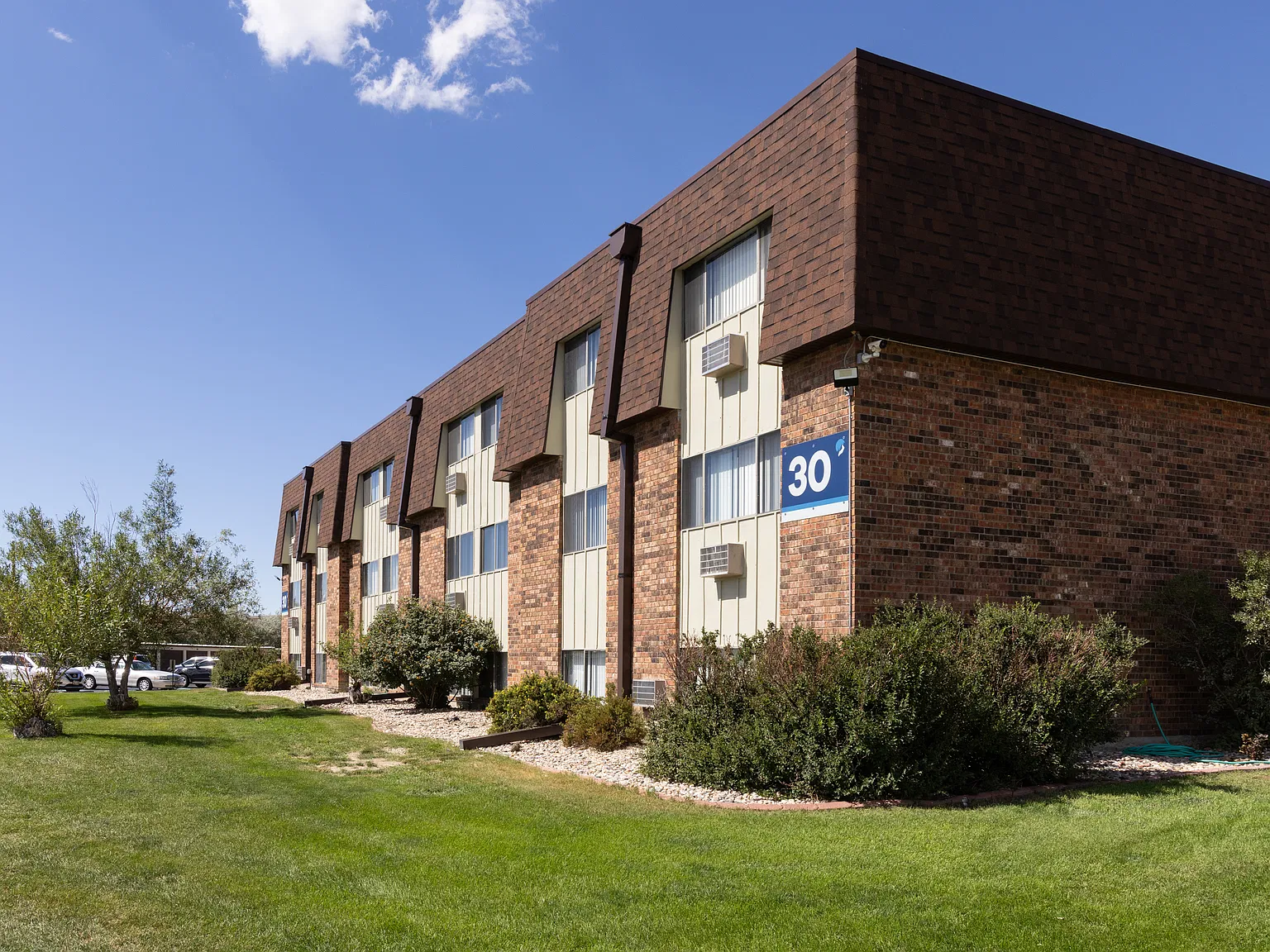Foxhill Apartments — Photo 1