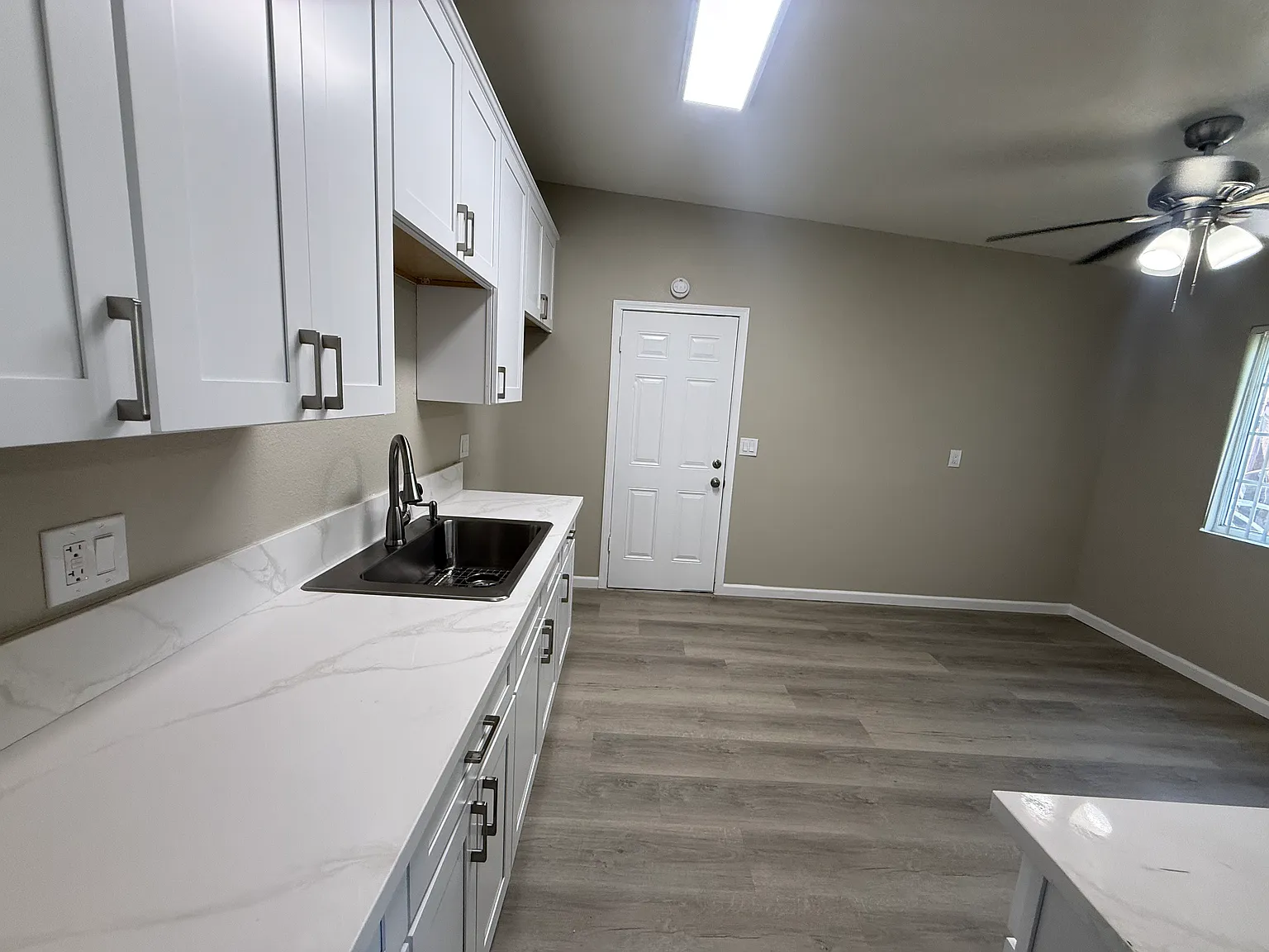 2 bed, 1025 sqft, $2,995 — Photo 3