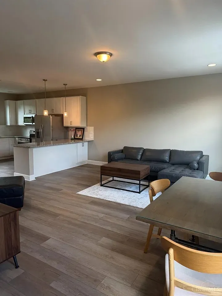 3 bed, 2169 sqft, $2,900 — Photo 4