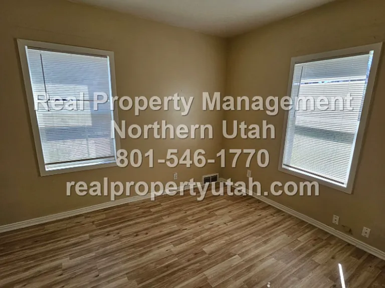 963 Rushton St — Photo 11