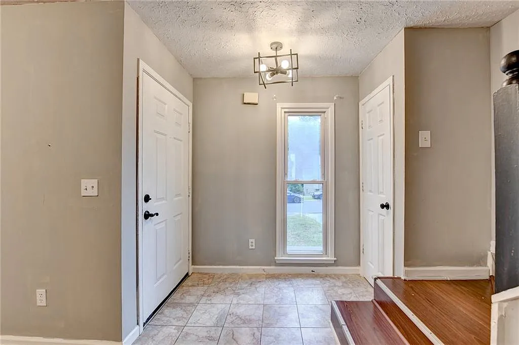 3 bed, 2.5 bath, 1766 sqft, $2,200 — Photo 4