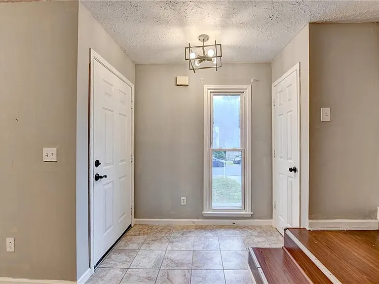 1181 Izod Ct — Photo 4