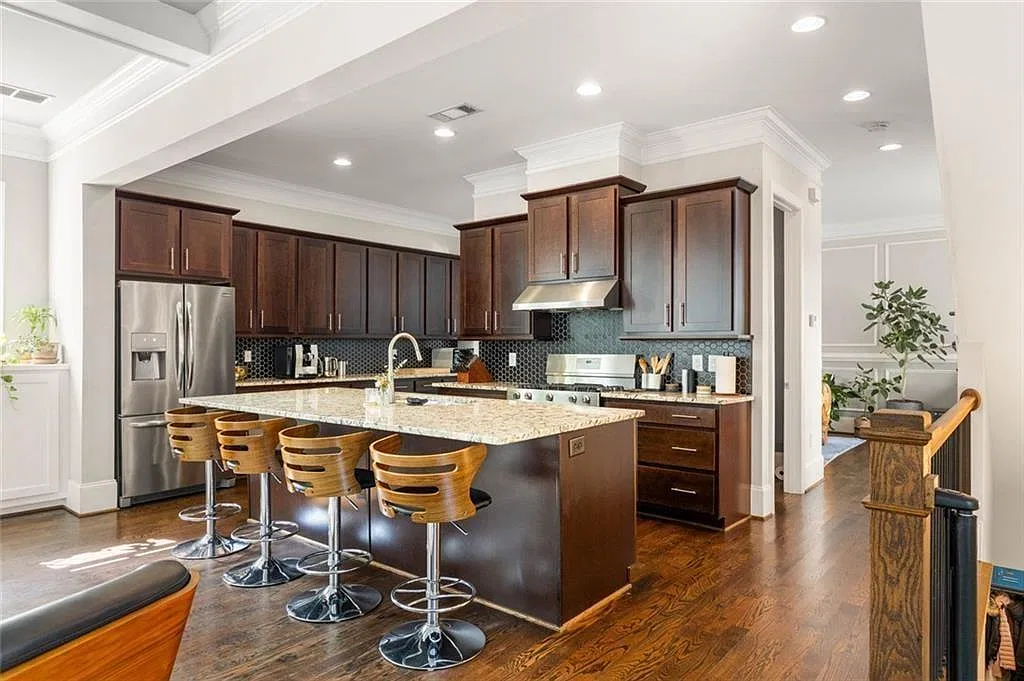 4 bed, 3.5 bath, 2800 sqft, $4,500 — Photo 4