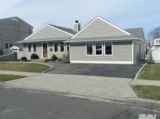 68 E Lido Promenade, Lindenhurst, NY 11757