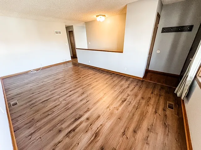 3 bed, 2230 sqft, $2,195 — Photo 2