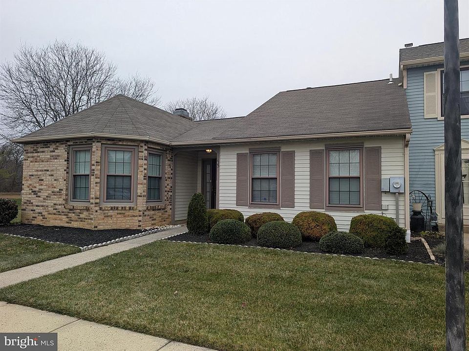 1st image of 33 Banbury Ct