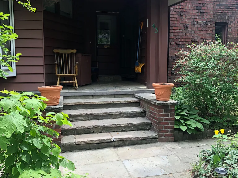 43 Indian Road Cres #2F — Photo 2