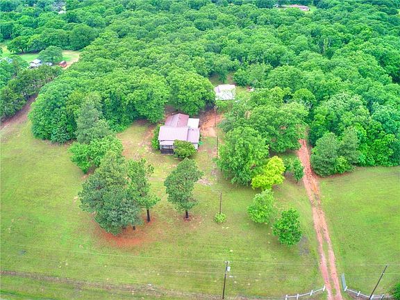 3rd image of 8 Cow Trail Dr