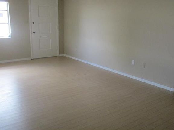 2nd image of 109 Sky Loch Dr E