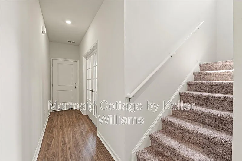 4 bed, 2.5 bath, 1814 sqft, $2,600 — Photo 4