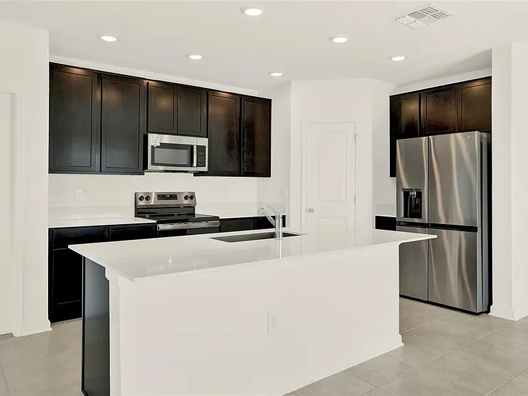517 Bell Prairie Cir — Photo 11