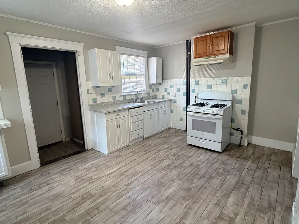 705 George St #1