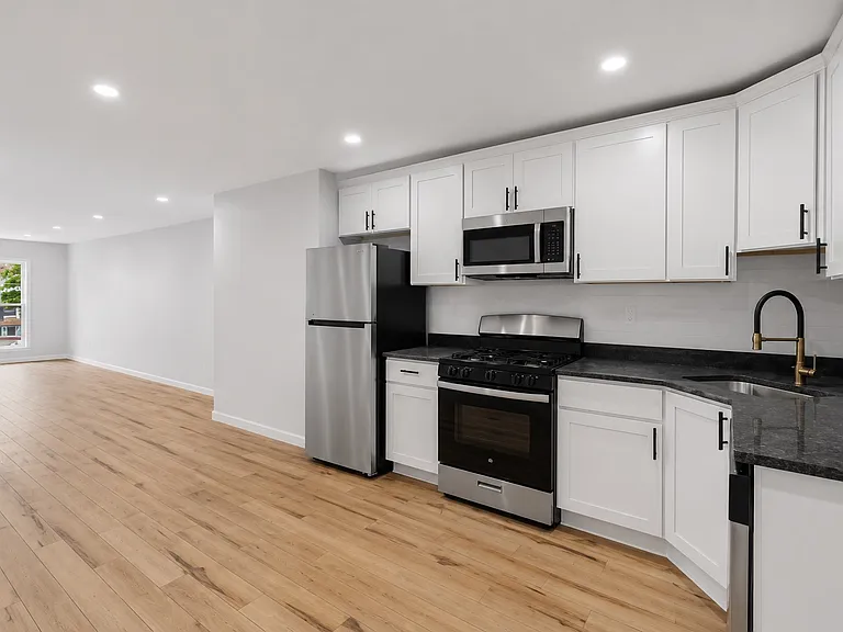 2427 Ashland Ave — Photo 3