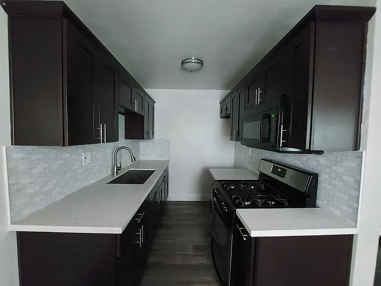 631 Almond Ave. — Photo 11