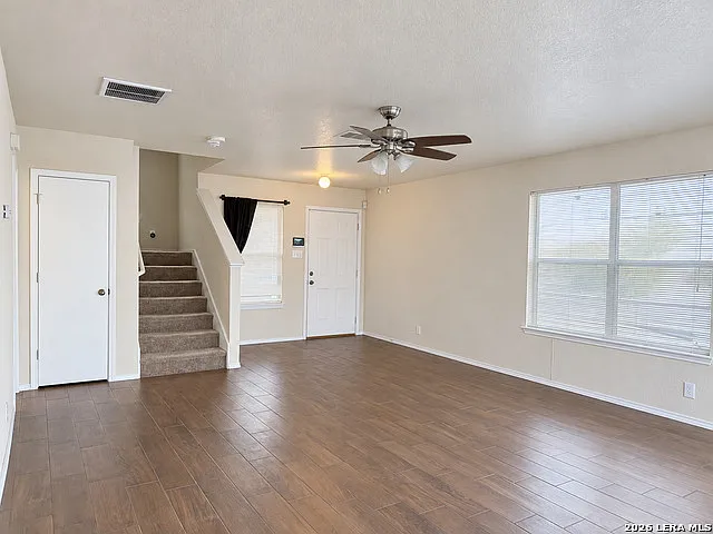3 bed, 2.5 bath, 1972 sqft, $1,575 — Photo 3