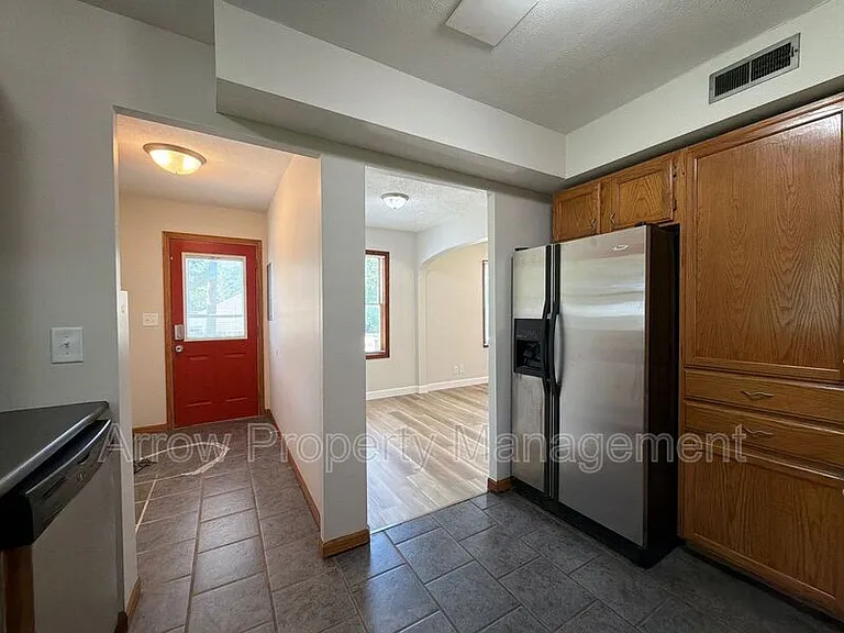 5121 Pioneers Blvd — Photo 11