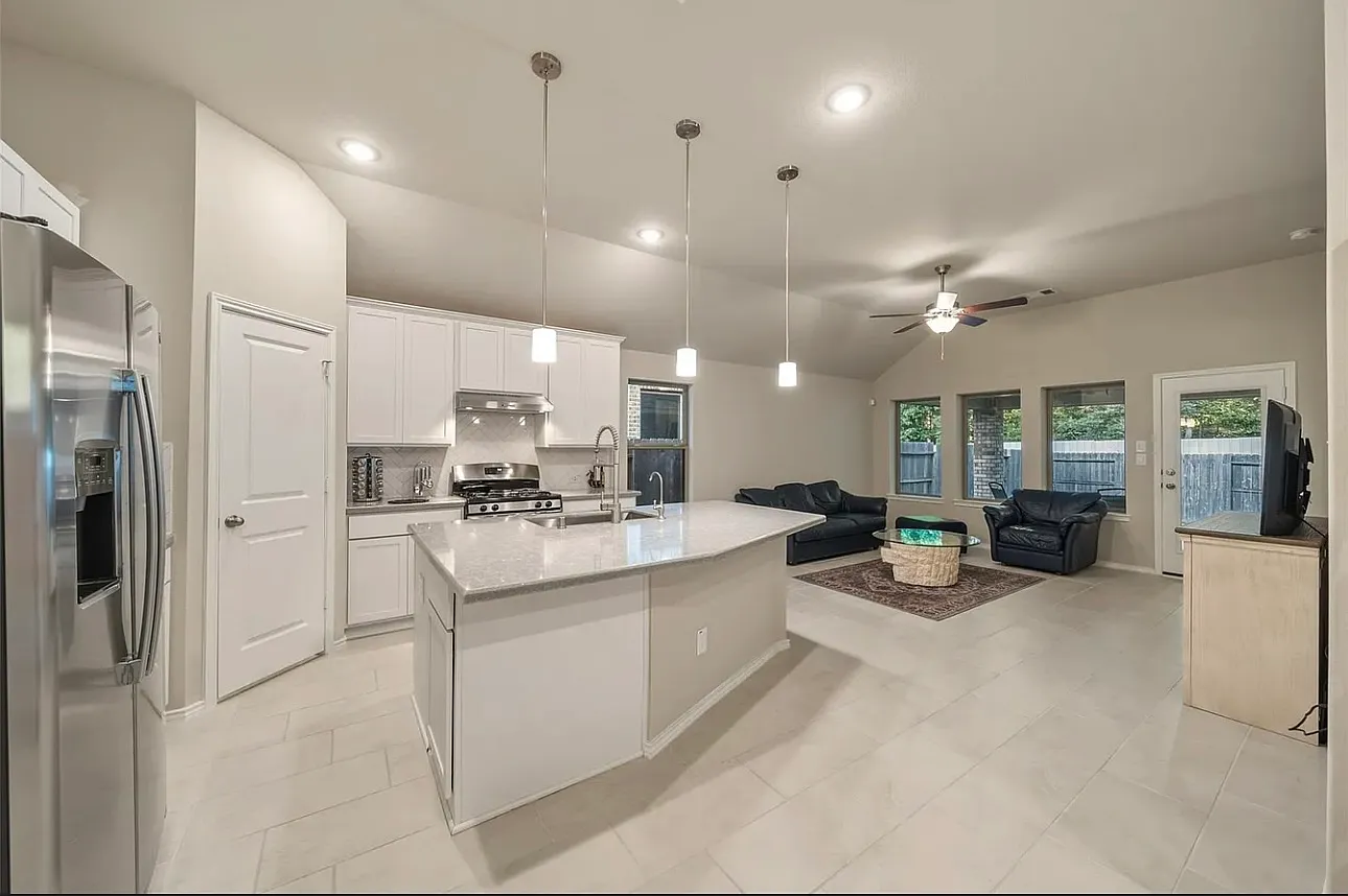 Vino Vines Ln, Conroe — Photo 2