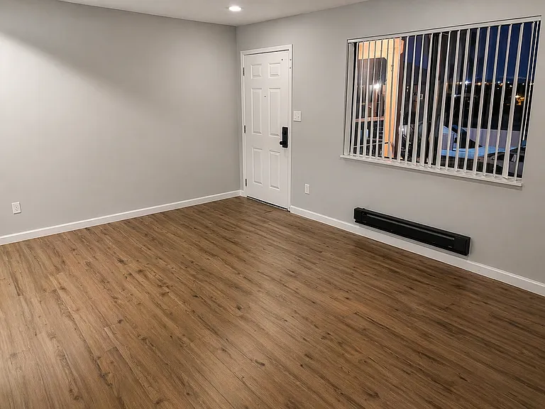 221 E Olive St — Photo 2