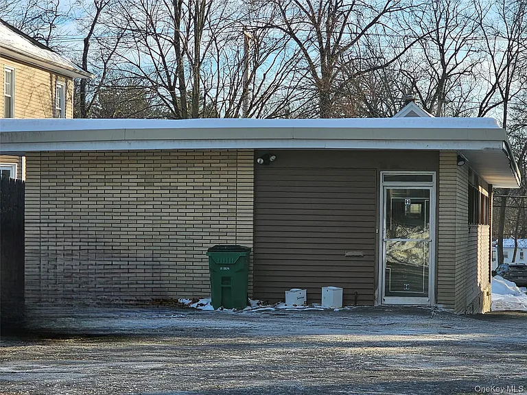 97 Fulton Ave — Photo 3