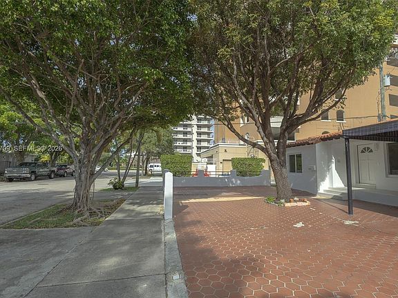 3rd image of 2675 SW 24th Ter