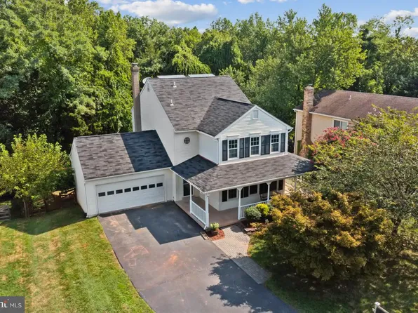 210 Markwood Dr, Sterling, VA 20165