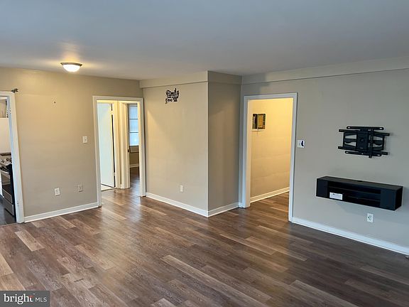 5th image of 903 S Frederick St APT 6
