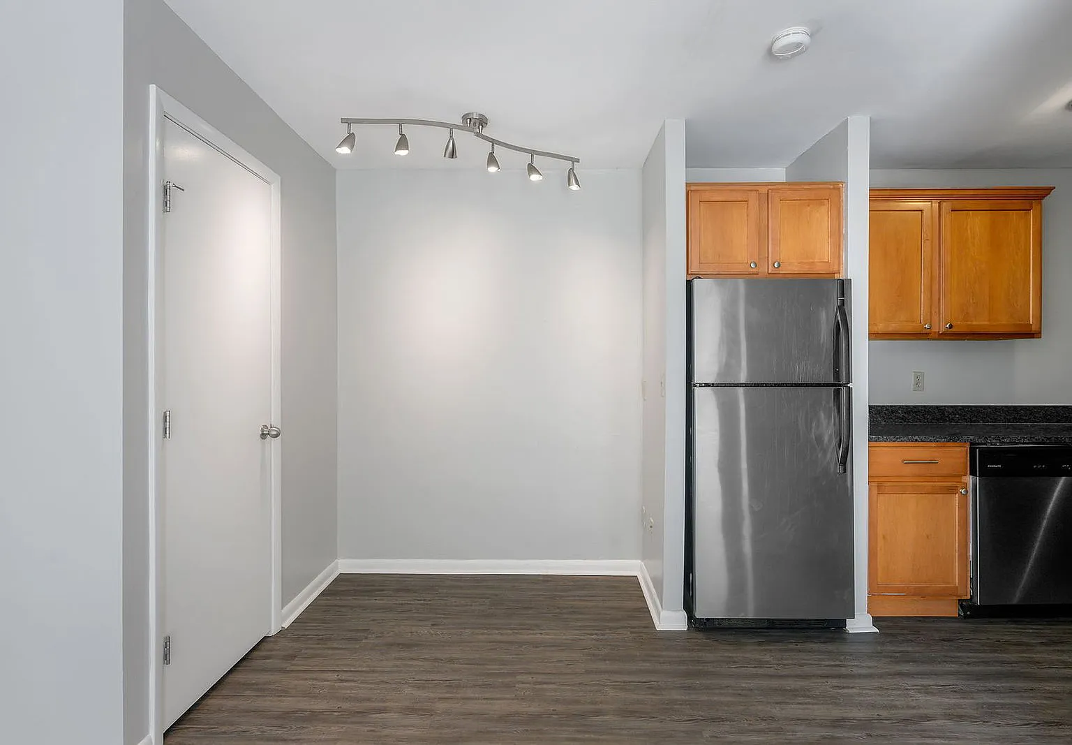 2 bed, 2.0 bath, 675 sqft, $1,545 — Photo 4