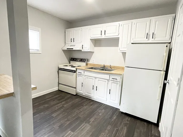 512 Crittenden St #5 — Photo 2