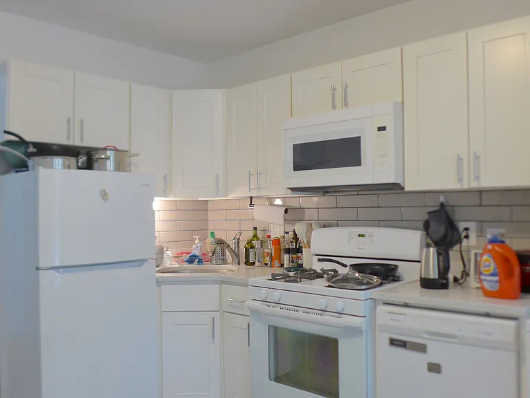 285 Windsor St — Photo 9