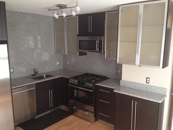 Kitchen... ohh marble.