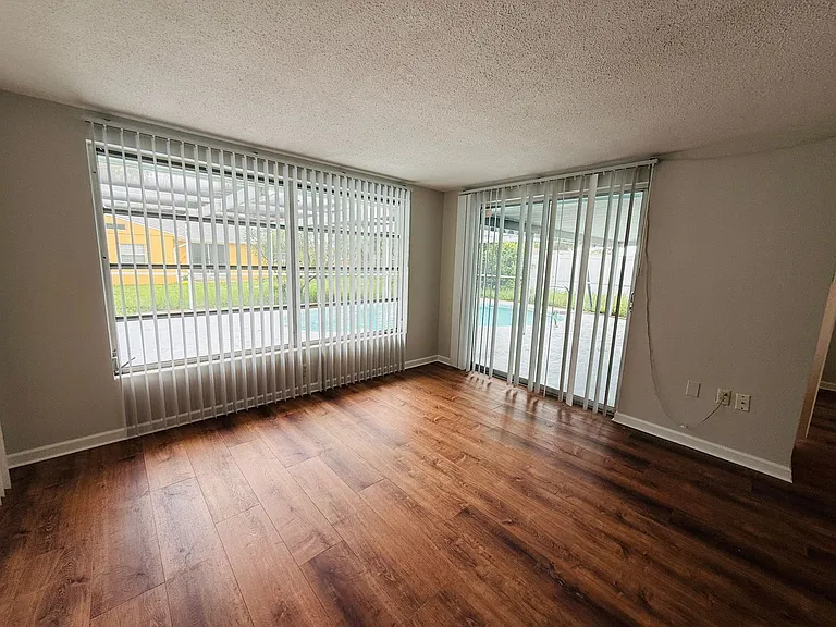 7910 Lilac Dr — Photo 5