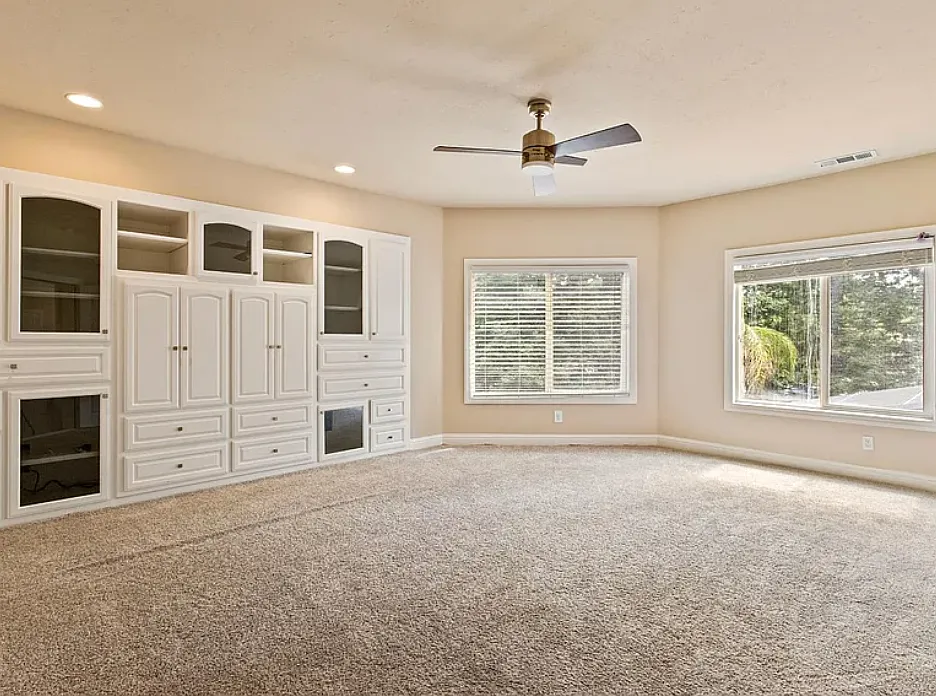 4 bed, 4100 sqft, $6,350 — Photo 3