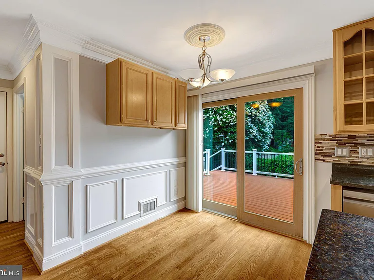 8995 Parliament Dr — Photo 18