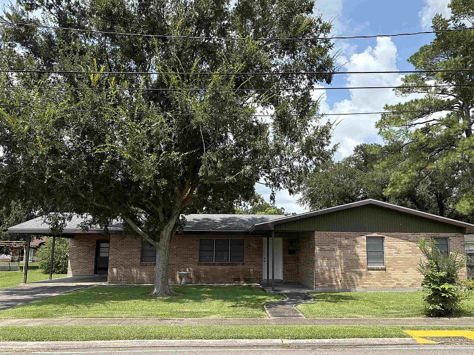 1st image of 204 Tiger Dr