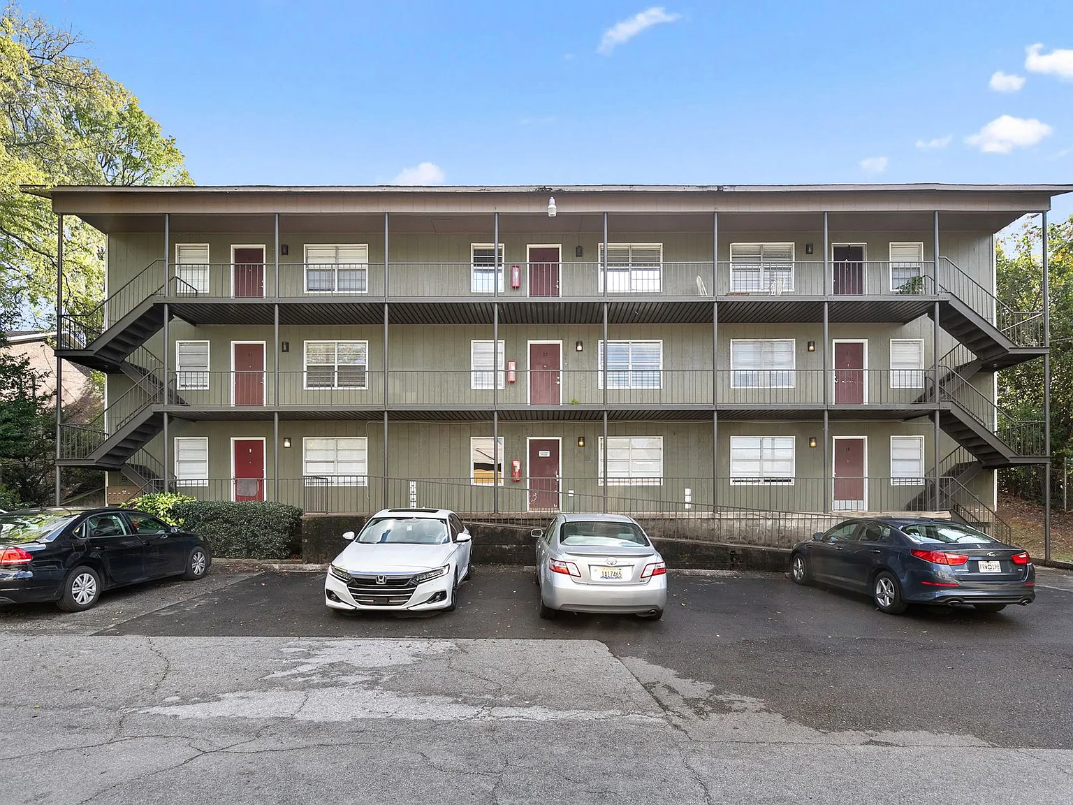 Magnolia Court — Photo 2