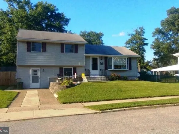 17 Sycamore Dr, Burlington, NJ 08016
