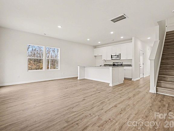 5th image of 1725 E Cloaninger Ave