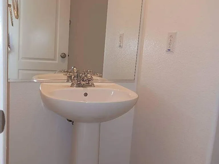 2435 Hanson Dr — Photo 7