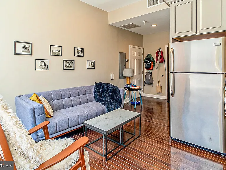 715 Sansom St #2F — Photo 4